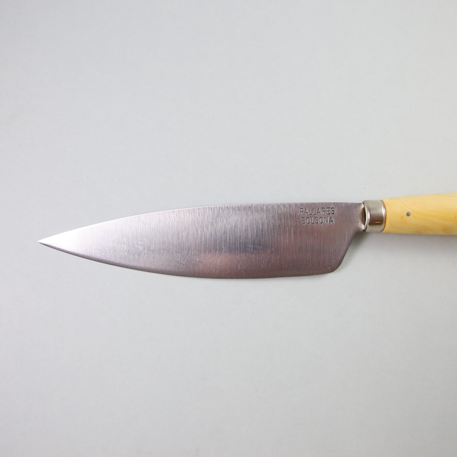 Carbon steel rounded kitchen knife 16cm with boxwood handle
